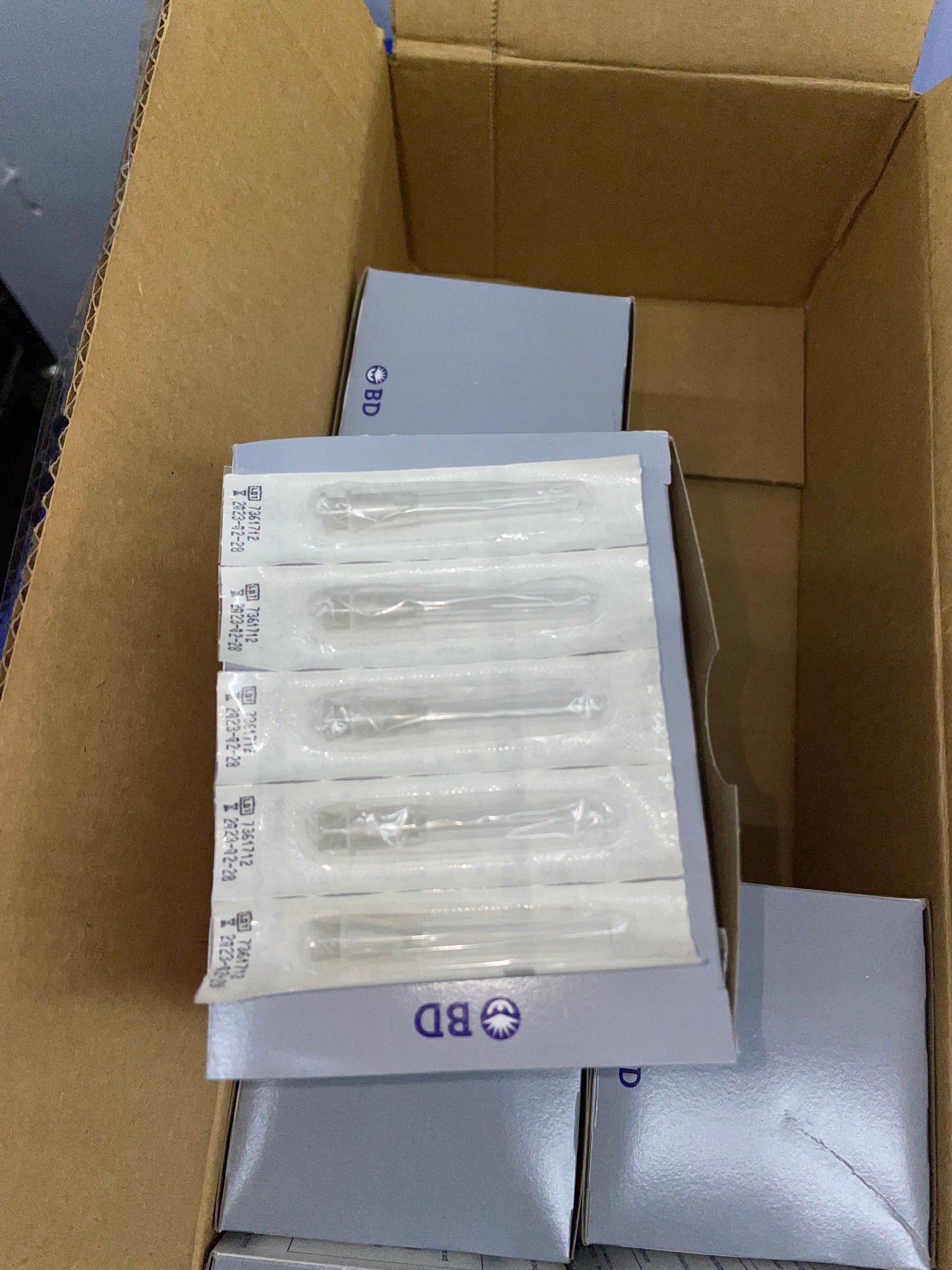 AIGUILLES PRECISION GLIDE, 7 PAQUETS DE 100, BOÎTE INCOMPLÈTE, NEUVE/BOÎTE OUVERTE