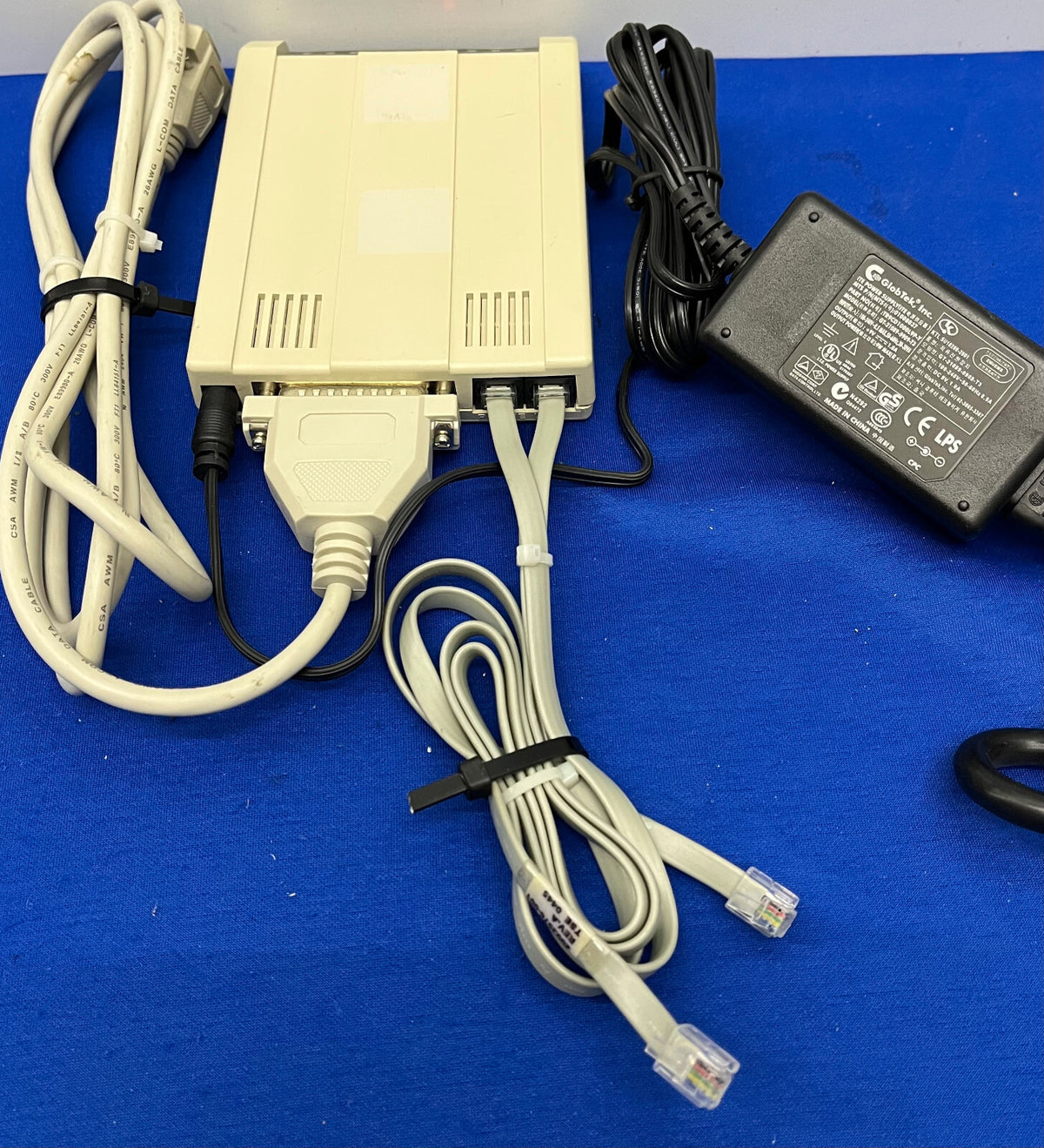 MULTI TECH SYSTEMS MT5634ZBA MULTIMODEM ZBA AVEC CÂBLES ET CORDON D'ALIMENTATION