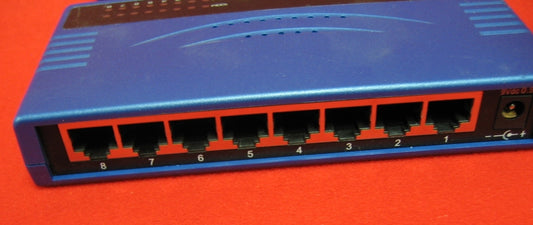 ZONET ZFS300BP, 8-PORT 1/100VBPS ETHERNET-SWITCH, OK GETESTET, VERKAUFT ALS „1 LOT VON 2“