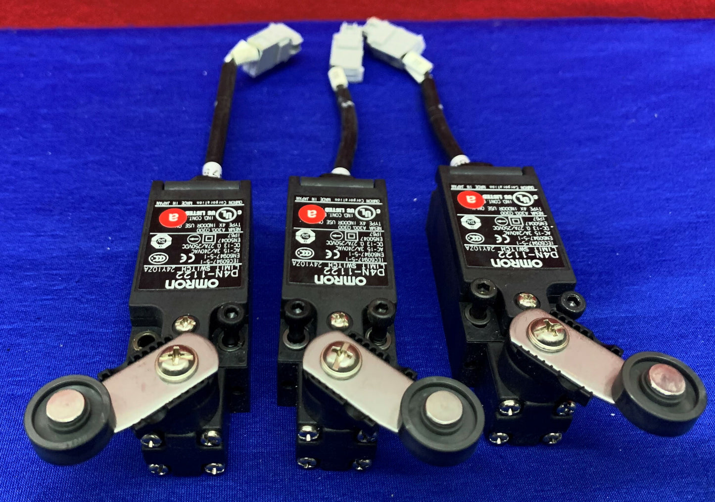 Lotto di 3 INTERRUTTORI DI FINECORSA DI SICUREZZA OMRON D4N-1122