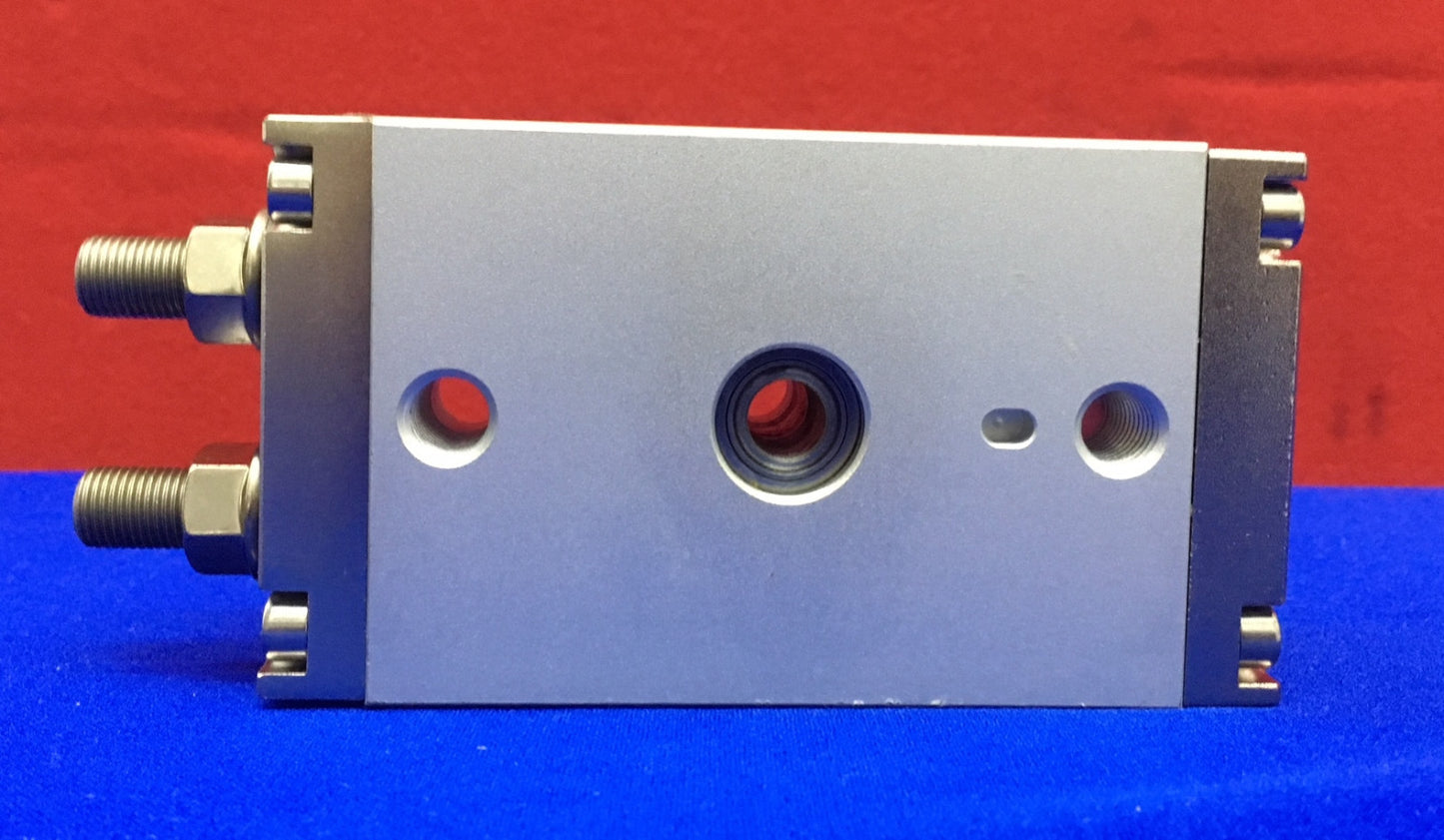 ATTUATORE ROTANTE SMC MSQB20A CON TAVOLO