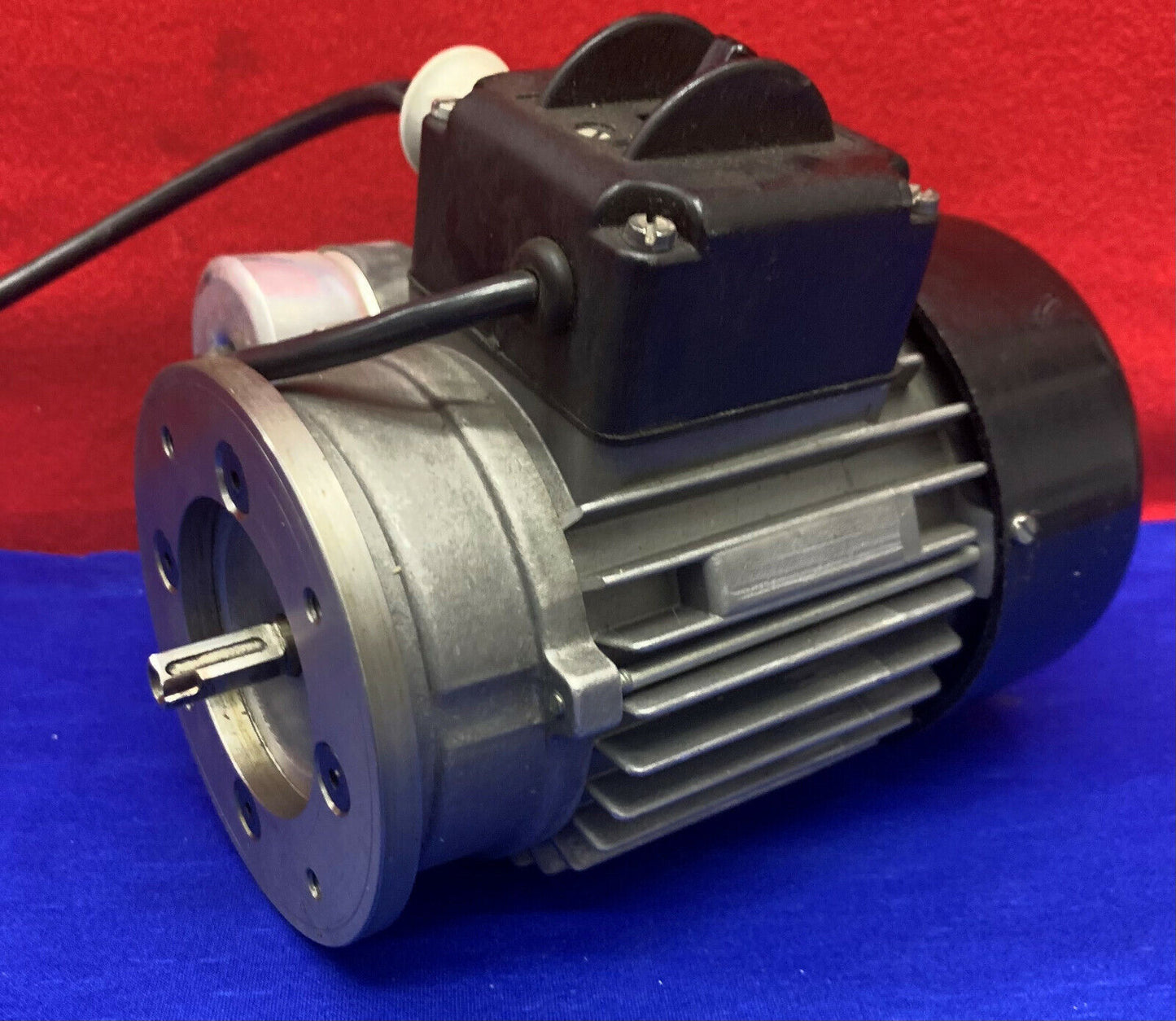 ANTRIEBSTECHNIK 7960327RBF0.0974-71 MOTOR 1650/min 2.0A 115V 60Hz. ITEM IS USED.