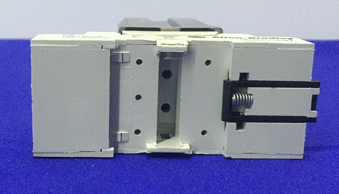 Allen-Bradley Allen Bradley AB 700-HB33Z24-4 SER E RELAIS À USAGE GÉNÉRAL