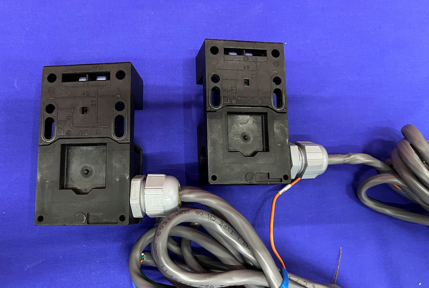 1 Menge mit 2 Stück – Schmersal AZ 16-02ZVRK Verriegelungsschalter (ohne Schlüssel)