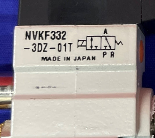 1 LOT, MENGE MIT 3 - SMC NVKF332-3DZ-01T MAGNETVENTIL