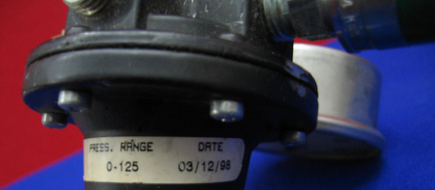 REGULADOR DE PRESION COILHOSE PNEUMATICS 8802 PRESION 0-125 con USG 0-600