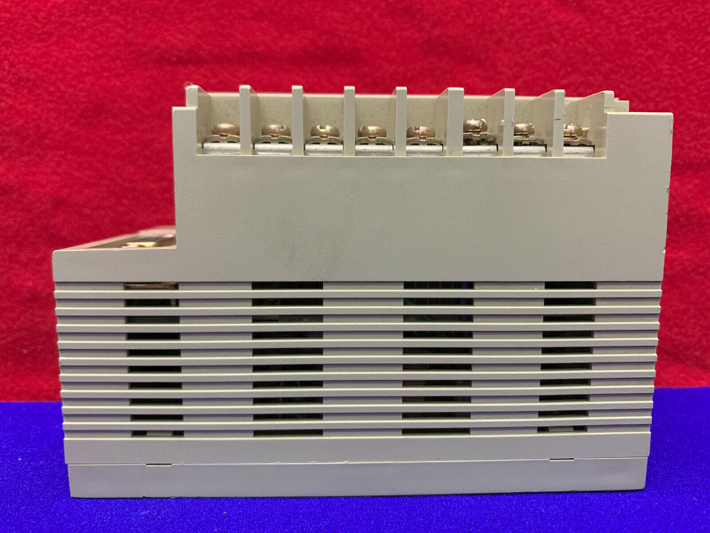 OMRON V600-CD1D-V3 IDENTIFIZIERUNGSSYSTEM-CONTROLLER, ABDECKUNGEN FEHLT