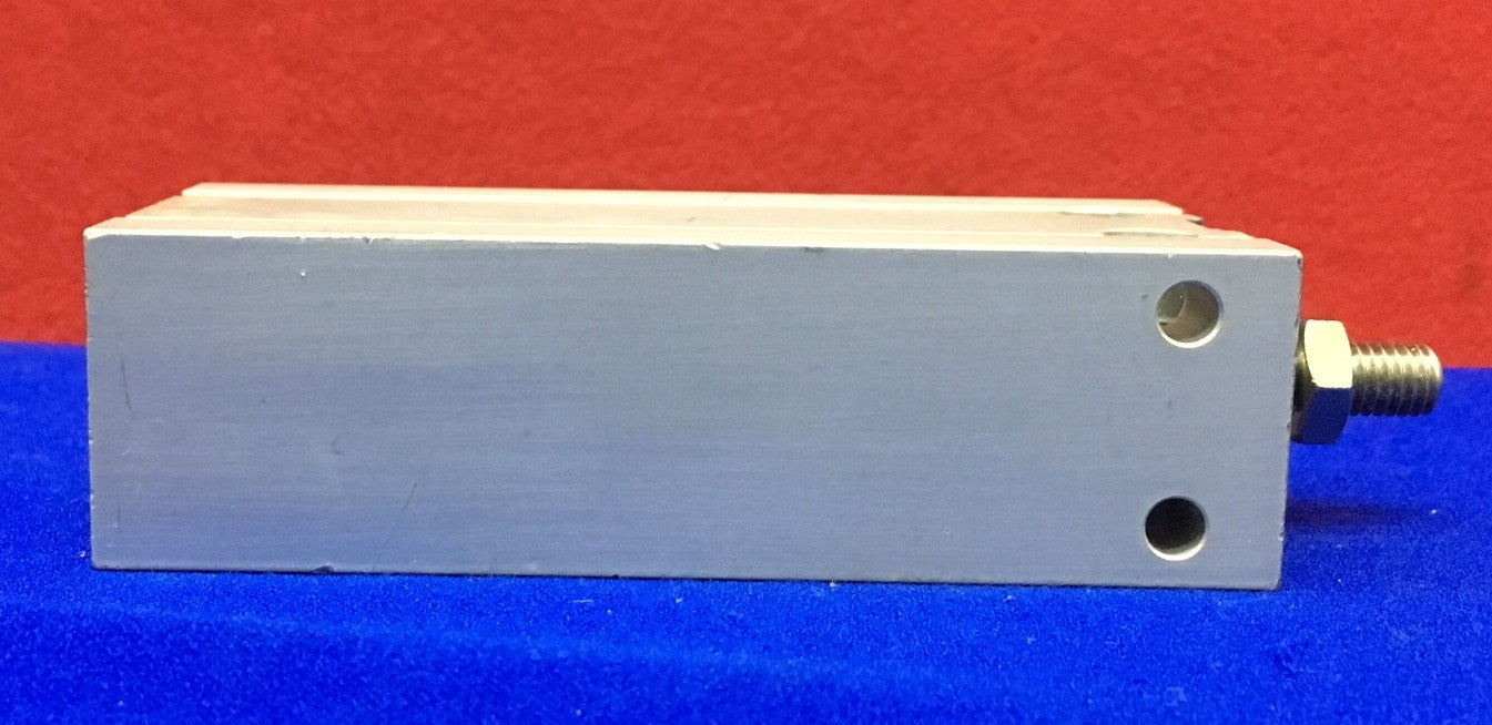 CILINDRO A MONTAGGIO LIBERO SMC CDU25-60D PRESSIONE MASSIMA 0,7 MPa