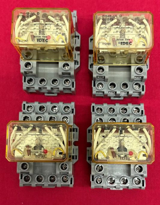 IDEC RELAY RH4B-UL D DC24V w/ BASE SH4B-05C 300V 10A - 1 LOT QTY 4