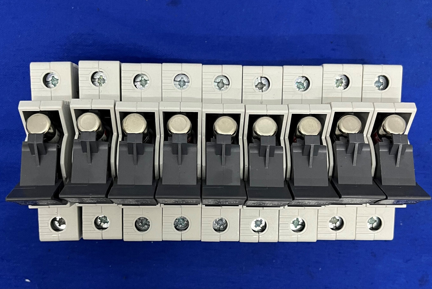 AB ALLEN BRADLEY 1492-FB1C30-D1 ZEKERINGHOUDER 72V 30Amp PARTIJ VAN 9