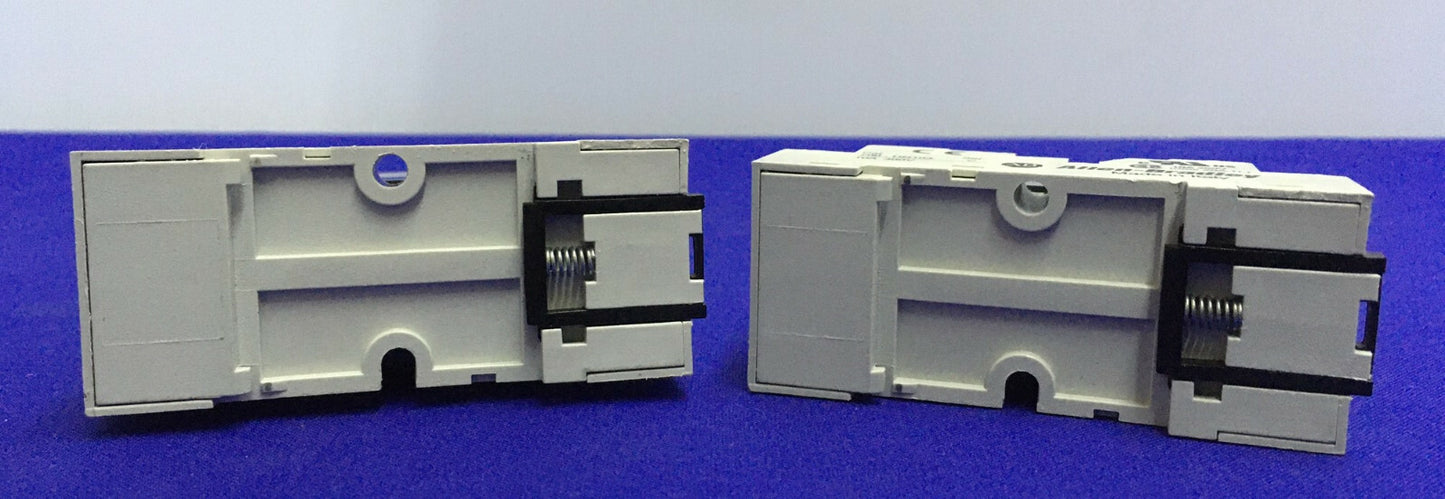 1 LOT VAN 2 Allen Bradley - 700-HN103 MINIATUUR RELAIS SOCKET & 700-HC24Z24-4 RELAIS