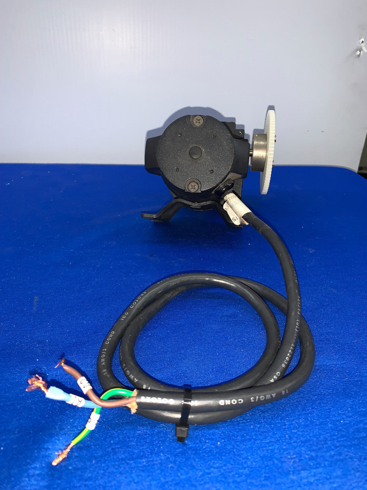 MOTOR DE ÁNGULO RECTO BALDOR GP23005, 23A012/001G1, 8,2 RPM, 15 LIBRAS DE TORSIÓN, 10 A, 90 VCC