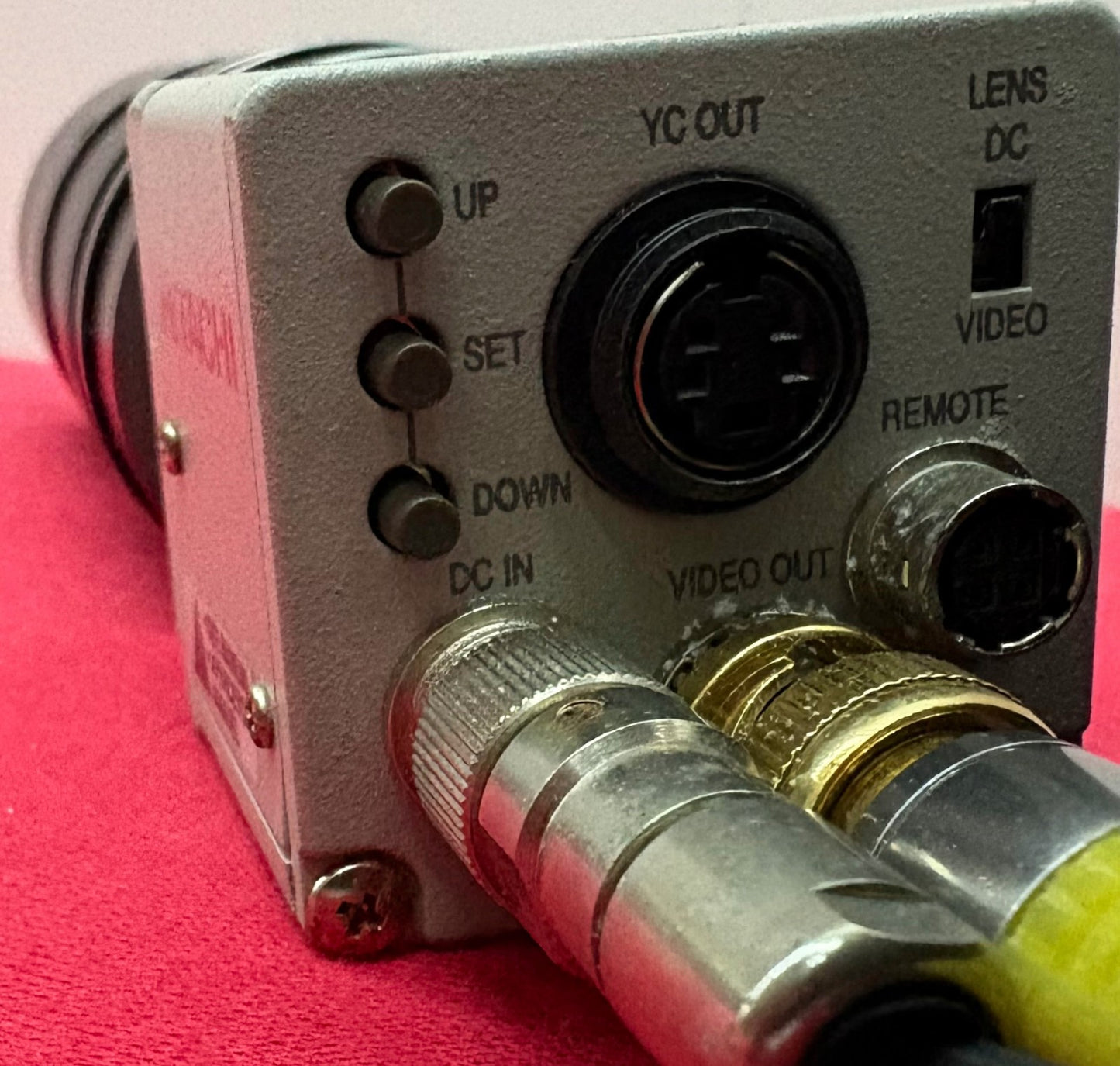 HITACHI KP-D20BU CCD COLOR ANALOG CAMERA w/ COMPUTAR MACRO 10x UV46mm -FOR PARTS