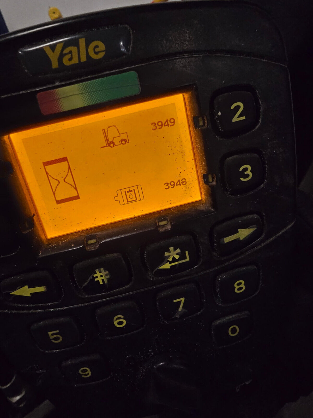 YALE FORK LIFT TRUCK ERC030VAN36TE082 36 VOLT INCLUDES CHARGER 2700 lBS MAX