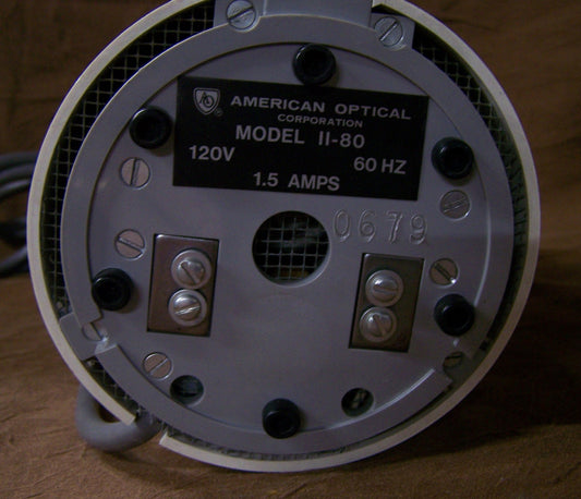 ILUMINADOR ÓPTICO AMERICANO, MODELO 11-80, 120 V, 60 HZ, 1,5 AMPERIOS