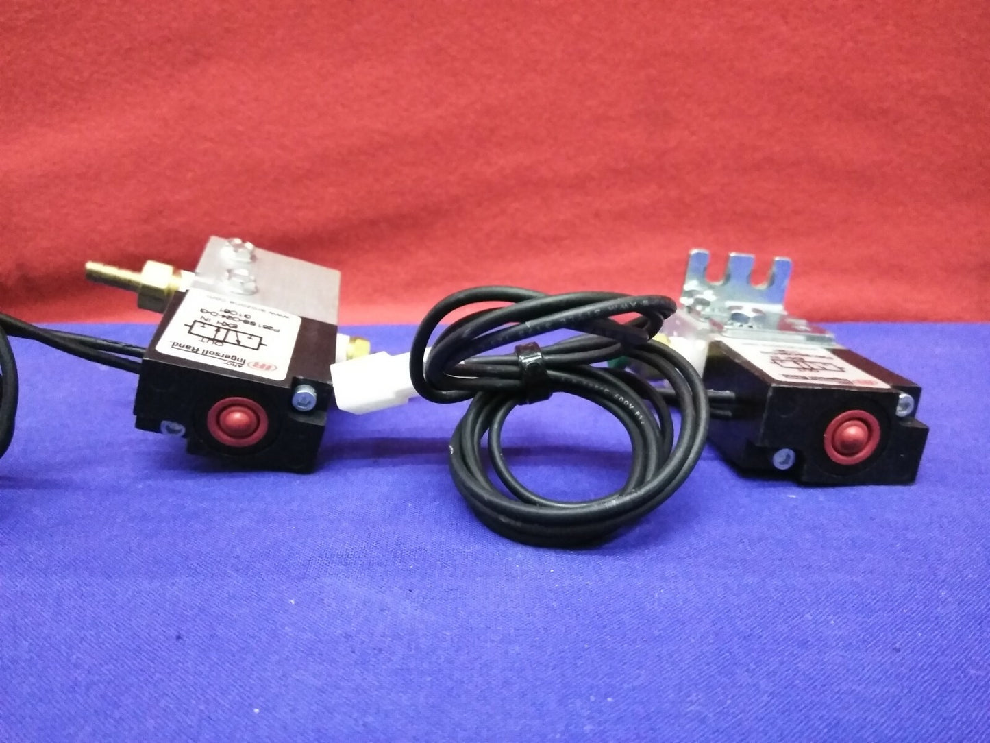 1 LOT VAN QTY 2 - INGERSOLL RAND P251SS-O24-DG G1061 SOLENOÏDEKLEPPEN