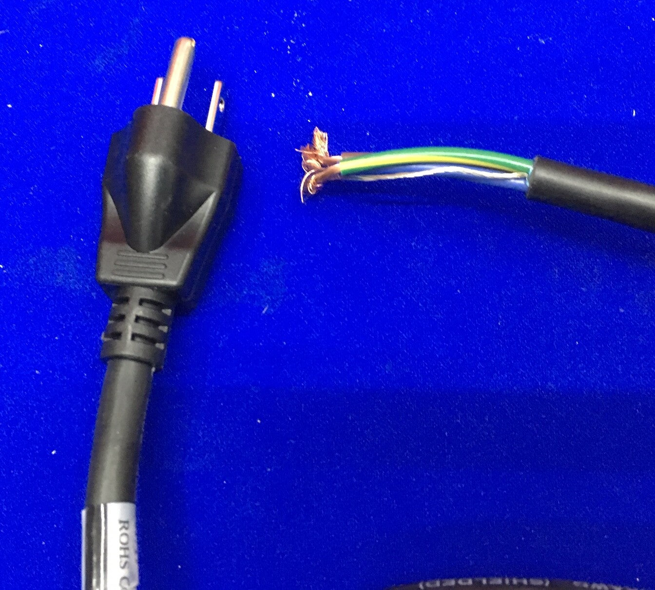 AANTAL 4 - VOLEX STROOMKABELPRODUCTEN 17615 10 B1 STROOMKABELS