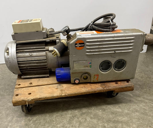 BUSH AKH 1EF100LA-04 VACUUM PUMP 208 V 60 HZ FOR PARTS REPAIR