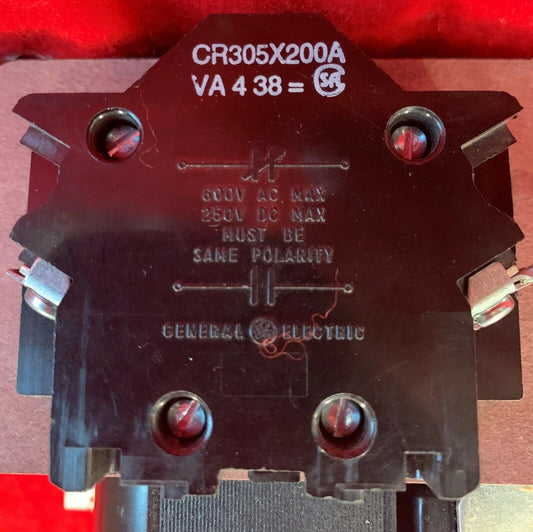 CONTACTOR GE CR305P002 Y CONTACTO AUXILIAR 15D226002