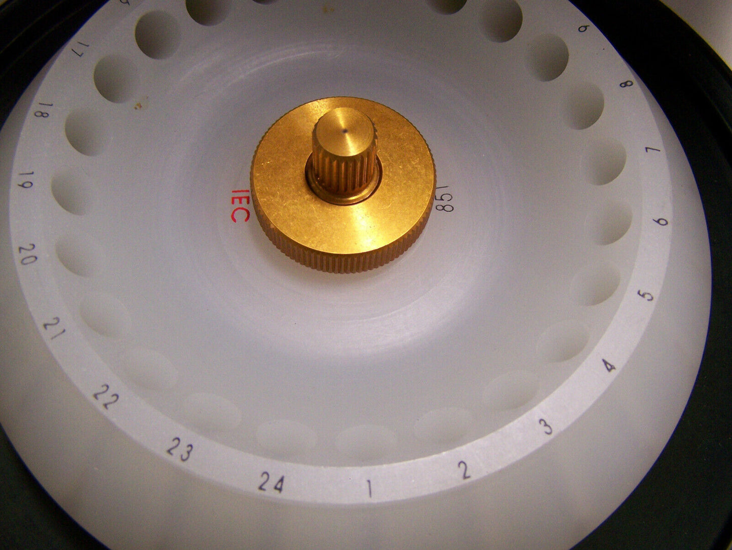 FOR PARTS / REPAIR IEC MICROMAX CENTRIFUGE NOT TESTED