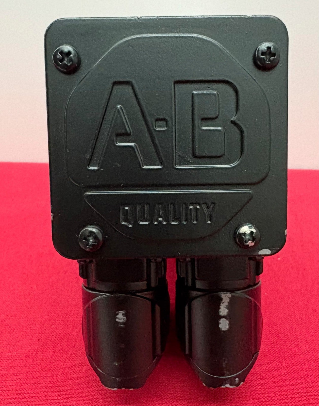 Allen Bradley AB INVERTED DUTY AC SERVO MOTOR MPL-A1530F-V-X205 SER C FOR PARTS
