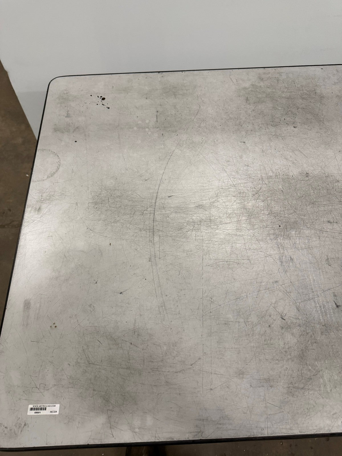 METRO 72" L X 32" W X 33" H MANUAL HEIGHT ADJUSTABLE TABLE / WORKBENCH USED