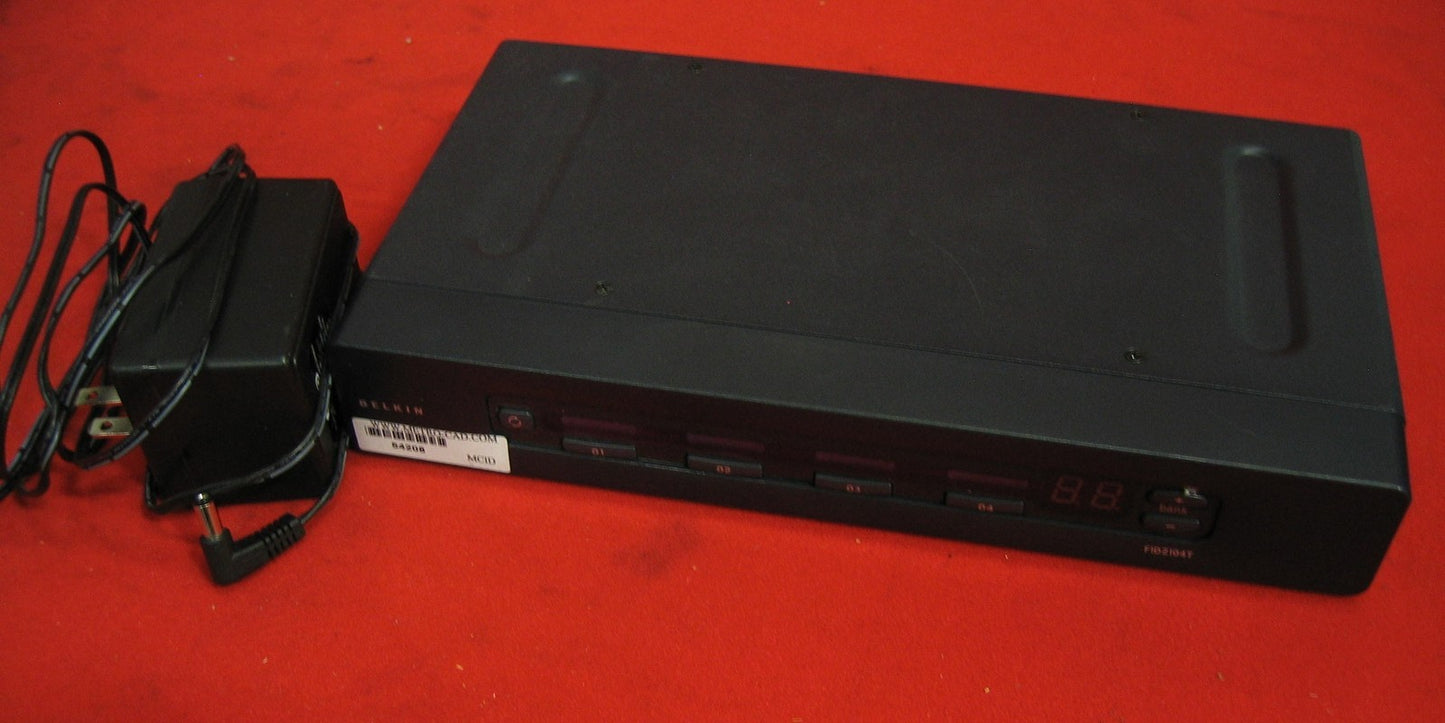BELKIN F1D104T OMNIVIEW SE 4-POORTS PLUS KVM-SWITCH GETEST OP STROOM