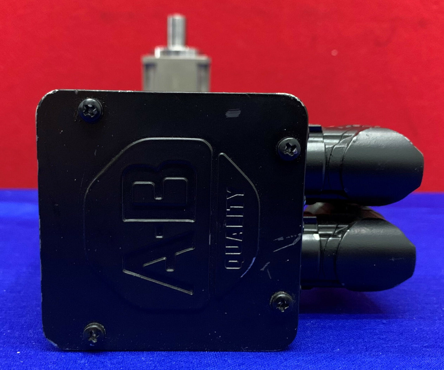 Allen Bradley MPL-A230P-Ej42AA SerA Servomotor mit APEX AB/FR042-S1-S1 Grearhead