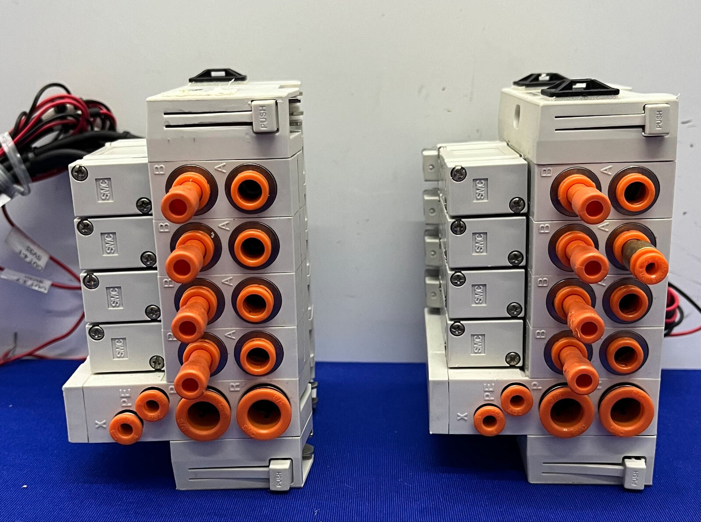 SMC 5000 SERIES SS5Y5-1010983-01-3 MANIFOLD SY5140R-5LOZ SOLENOID VALVES - QTY 2