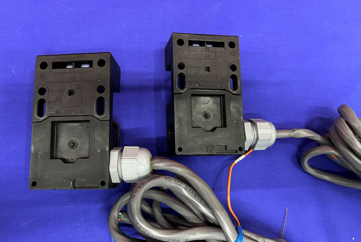 1 lotto di QTY 2 - Interruttore di interblocco Schmersal AZ 16-02ZVRK (senza chiave)