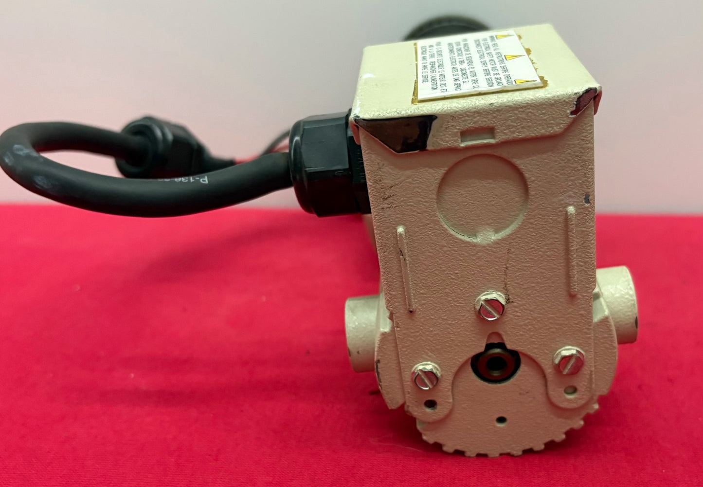 DAYTON 6Z916A DC GEARMOTOR 90V - FOR PARTS/REPAIR