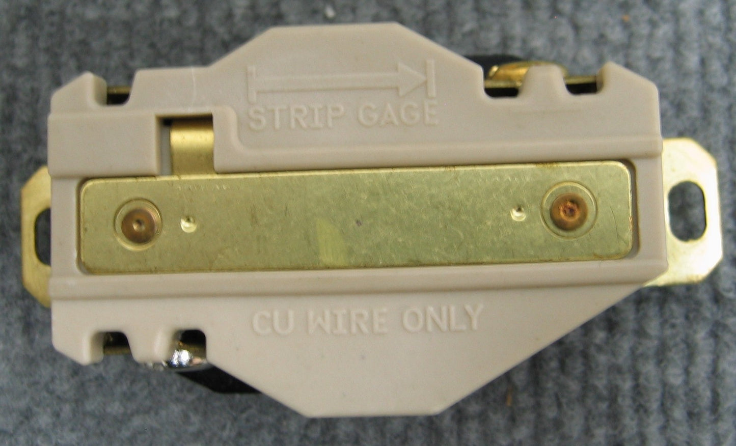 HUBBELL HBL2310 PANEL MOUNT 3 TERMINAL 1 PORT CONN POWER RCP 3 POS SCREW