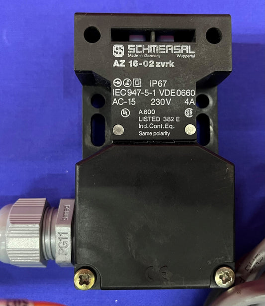 1 lote de QTY 2 - Interruptor de enclavamiento Schmersal AZ 16-02ZVRK (sin llave)