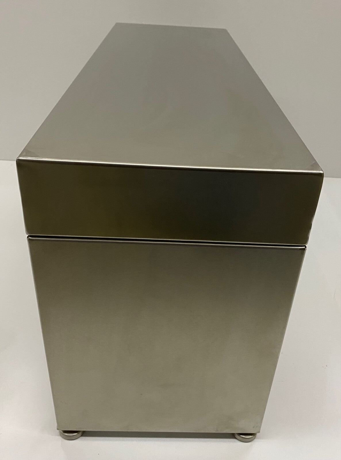 Gowning MMBT STAINLESS STEEL CLEANROOM BENCH 36" X 18" X 17.75" ADJUSTABLE FEET