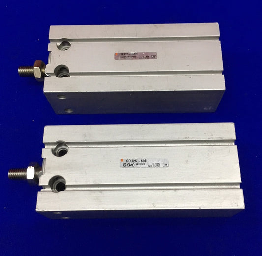 AANTAL 2 - SMC CDU25-60D VRIJ GEMONTEERDE CILINDERS MAX. DRUK 0,7 MPa