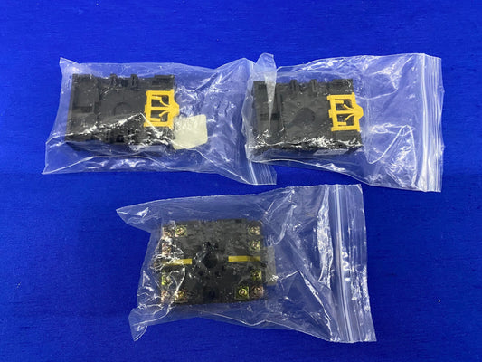 OMRON 2CF-11 / 54051230 SOCKET CONNECTING SOCKET - 1 LOT HOEVEELHEID 3