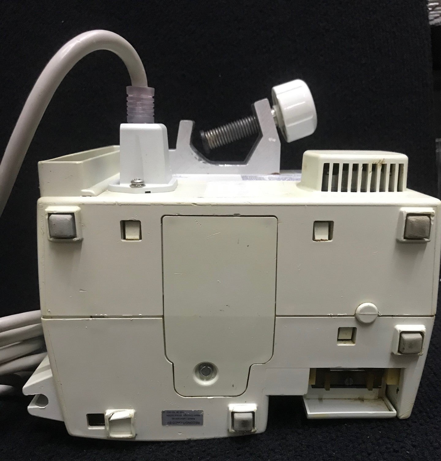 ABBOTT HOSPIRA PLUM A+ INFUSION PUMP - DUAL LINE IPX1 120VAC FOR PARTS REPAIR