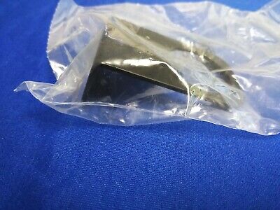 1 PACKAGE/BOX CONTAINING QTY OF 10 - WILKERSON L BRACKET GRP-95-147