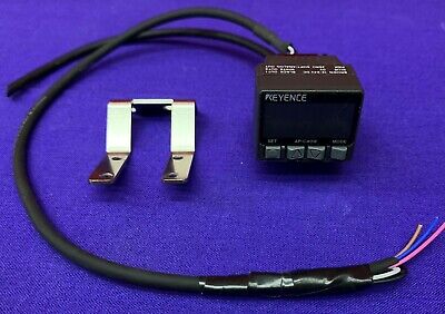 Keyence AP-C40W Amplifier Unit Pressure Sensor with mounting bracket 12-24V DC