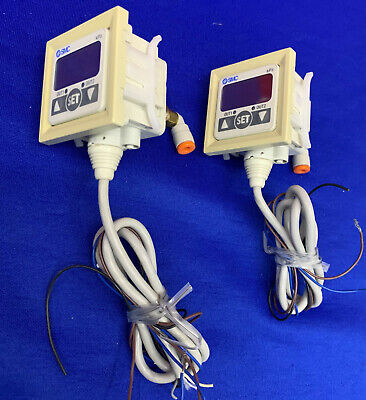 Lot of 2 SMC ZSE40-TI-22L Digital Display Pressure Switch OP.Press,10.0~101