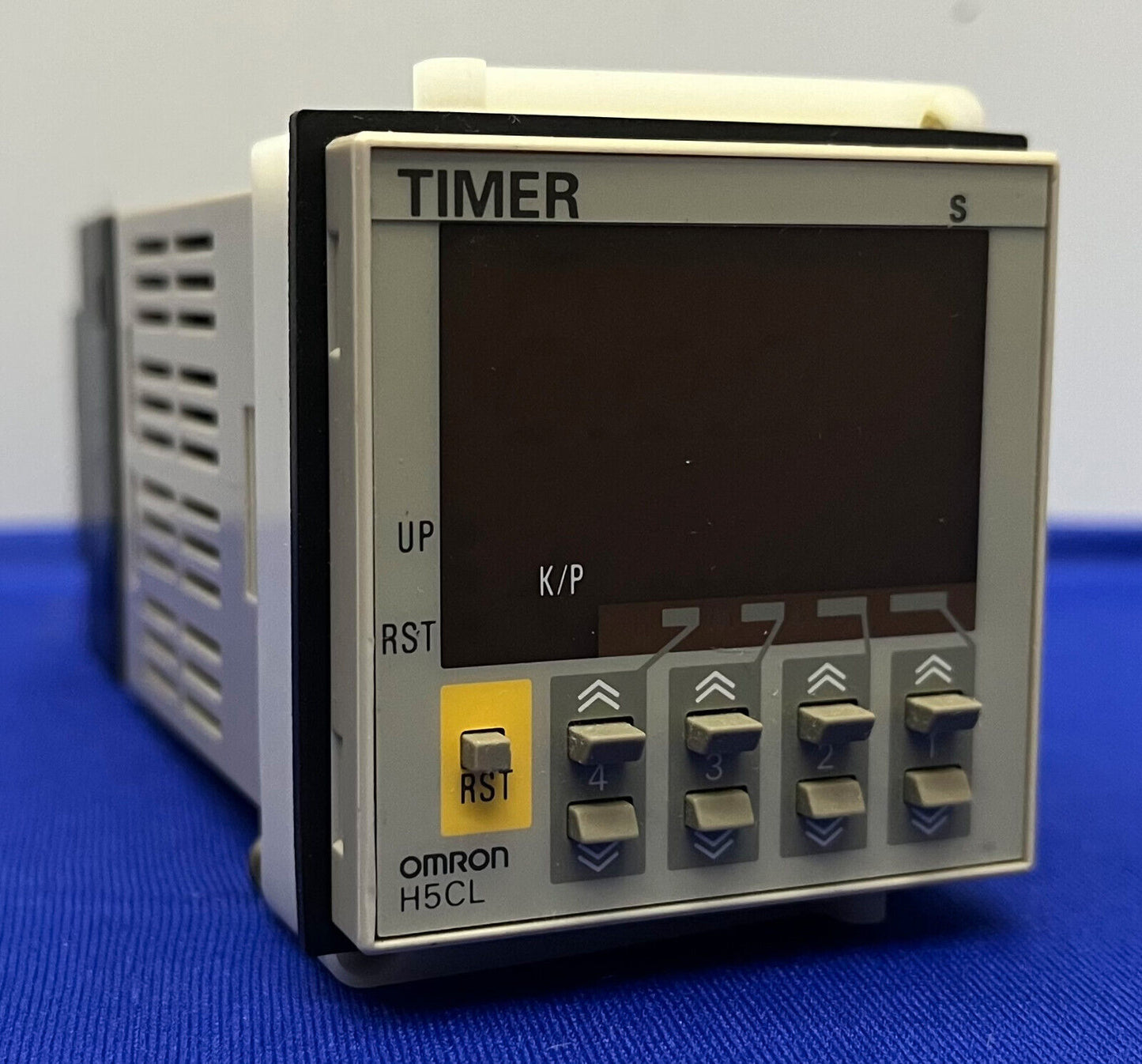 OMRON H5CL H5CL-A DIGITAL TIMER w/ OMRON BASE P3GA-11 - FOR PARTS/REPAIR