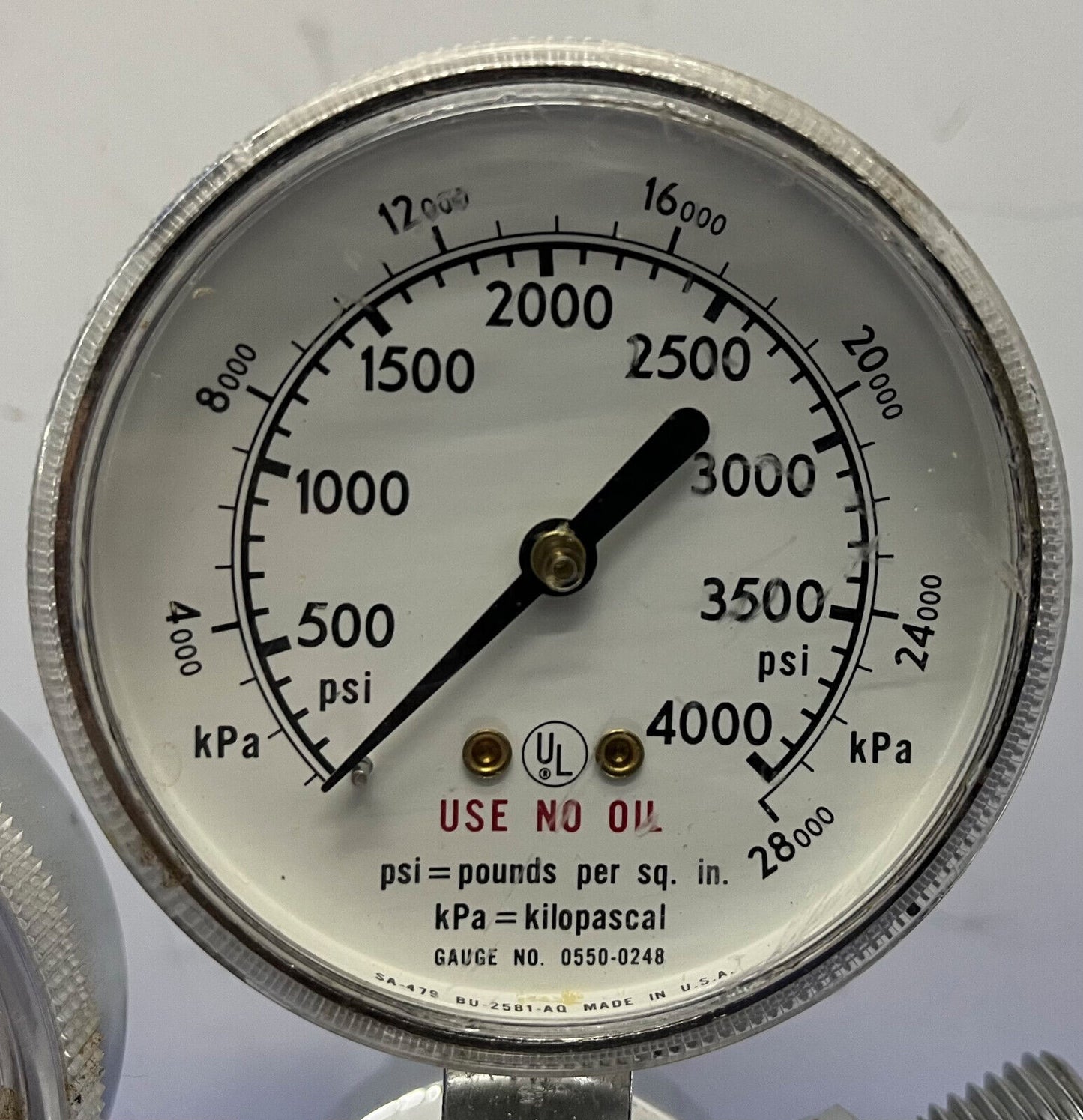 BYRNE SPECIALTY GASES CONTROL REGULATOR 2123301-580 WITH GAUGES