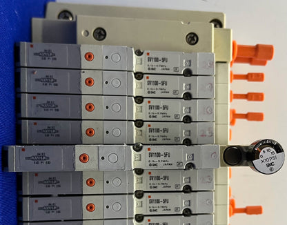 SMC SS5V1-1010983-03-1 VERTEILER mit 14 STK. SV1100-5FU PNEUMATISCHER MONTAGEBLOCK 