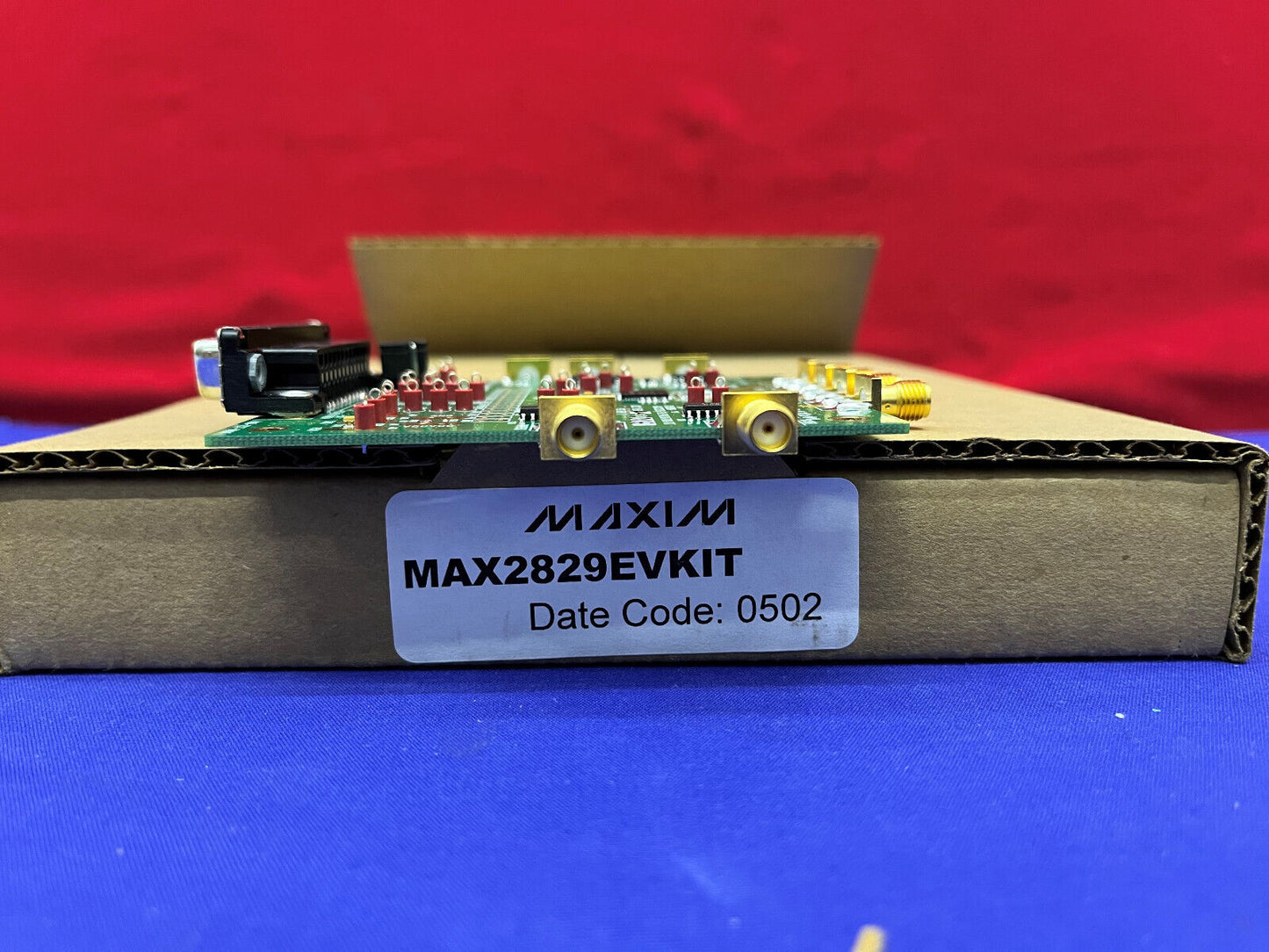 Kit de evaluación de herramientas de desarrollo Maxim MAX2829EVKit