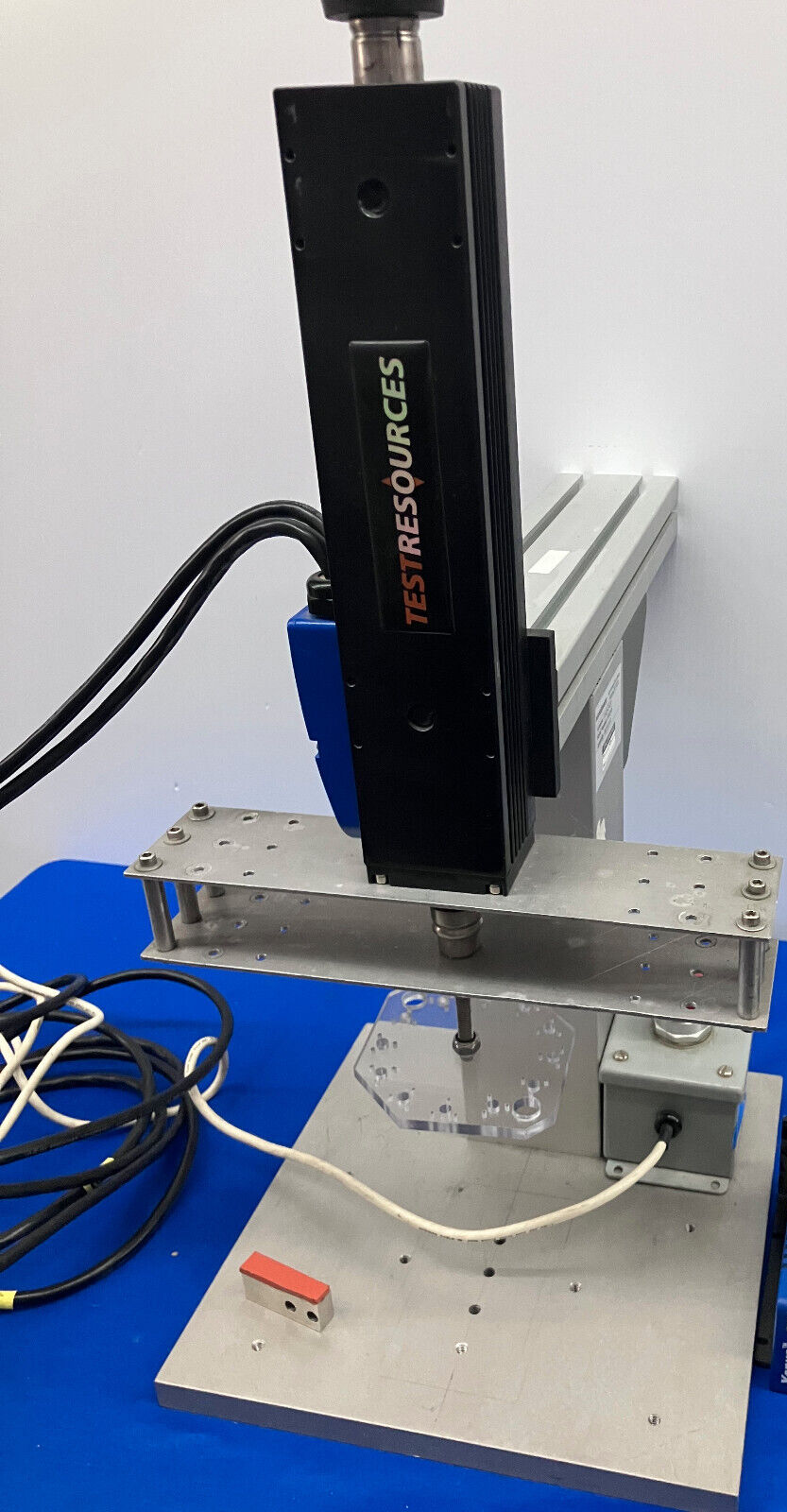 ACTUADOR DE PRUEBA DE FATIGA DE TESTRESOURCES (LM25-P-027)