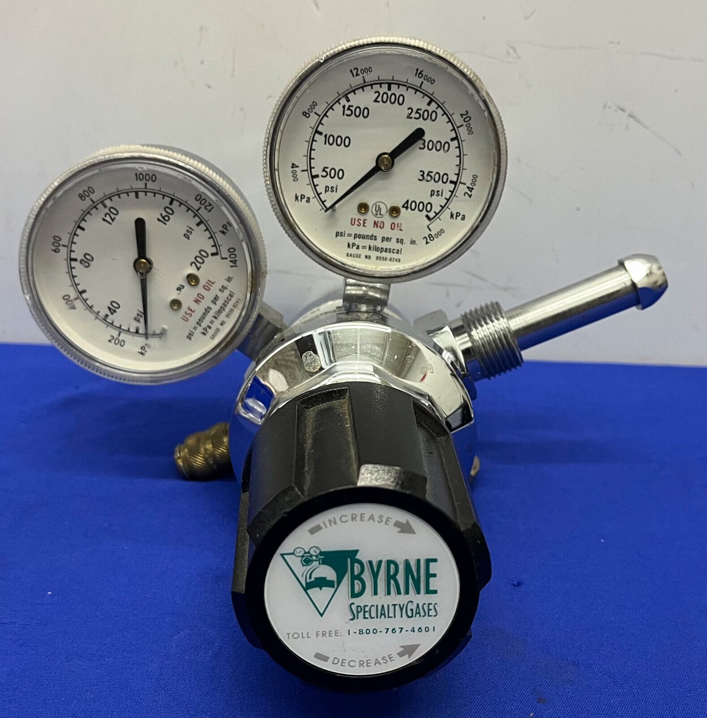 BYRNE SPECIALTY GASES CONTROL REGULATOR 2123301-580 WITH GAUGES