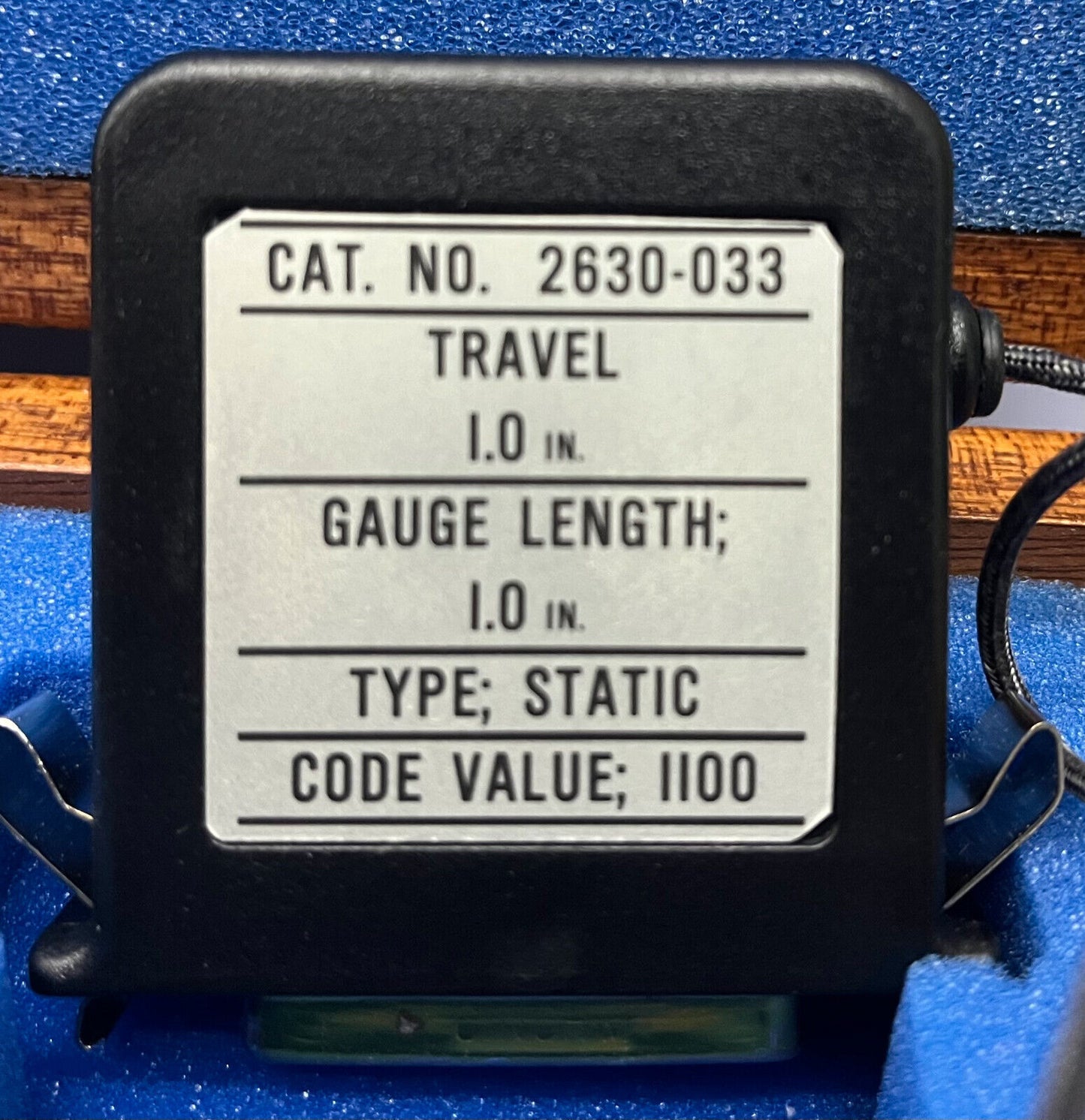 INSTRON 2630-033 STRAIN GAUGE EXTENSOMETER CODE VALUE 1100 - FOR PARTS/REPAIR