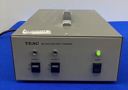 CARGADOR DE BATERÍA TEAC MODELO BU-41CH, SN 10811, 100-120 V, 50/60 HZ, 1,5 A