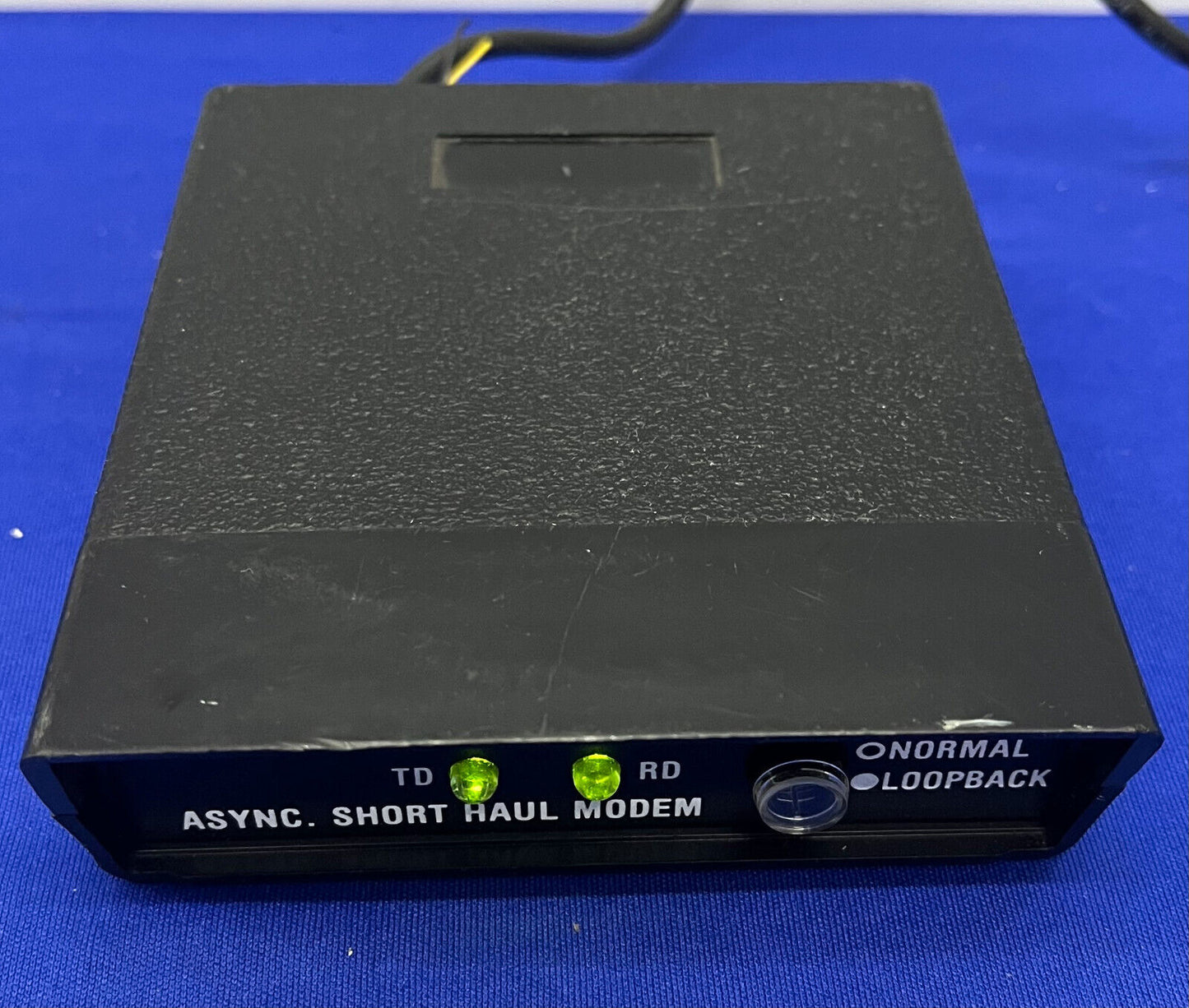 BLACK BOX ME800A-R2 ASYNC-KURZSTRECKENMODEM mit NETZTEIL UND KABEL 