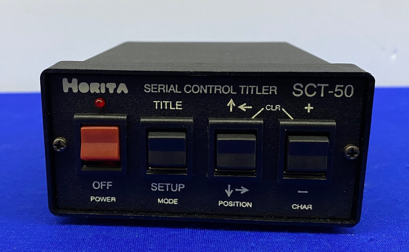 GENERADOR DE CARACTERES TITULAR DE CONTROL SERIAL HORITA SCT-50 SIN FUENTE DE ALIMENTACIÓN